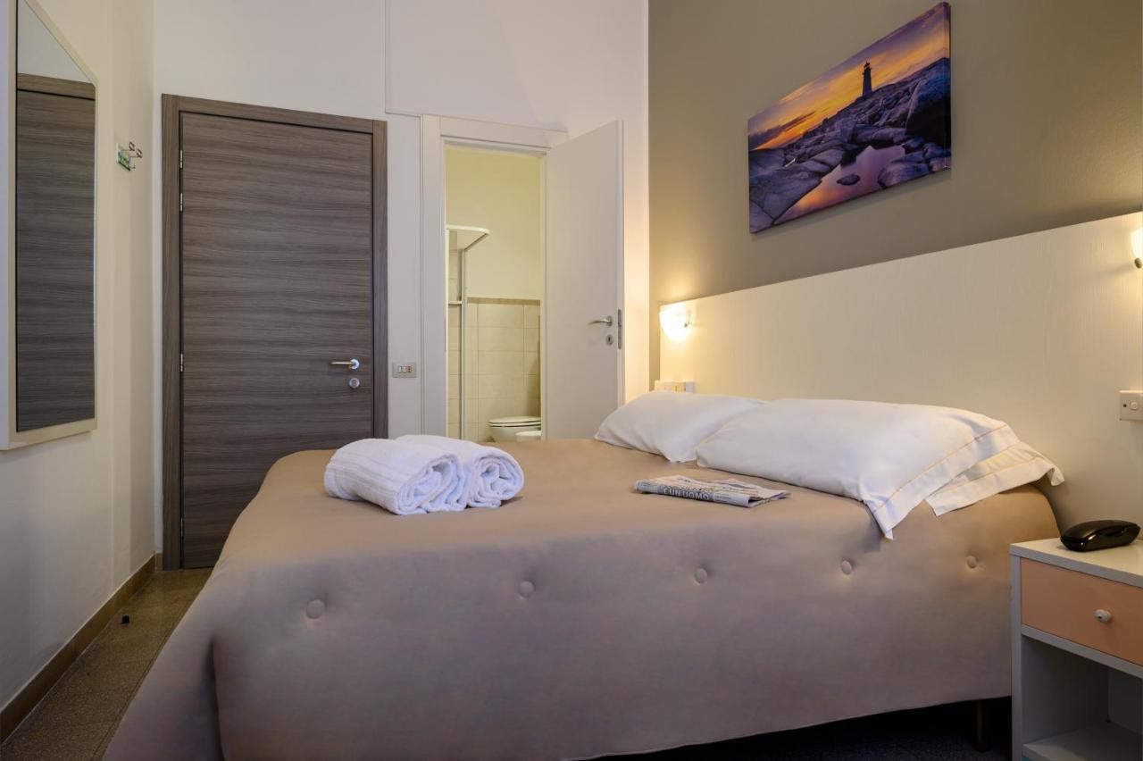 Amadei Hotel Blumen Pesaro Extérieur photo