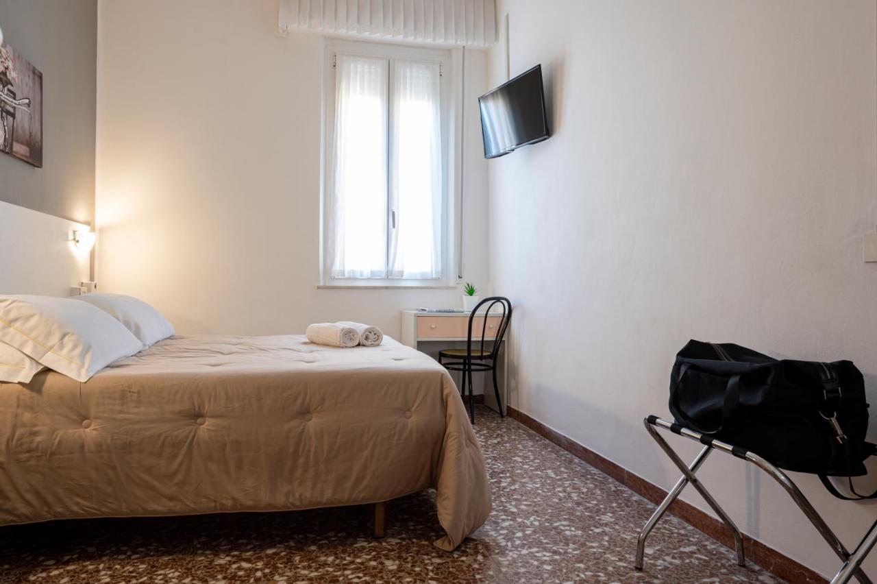 Amadei Hotel Blumen Pesaro Extérieur photo