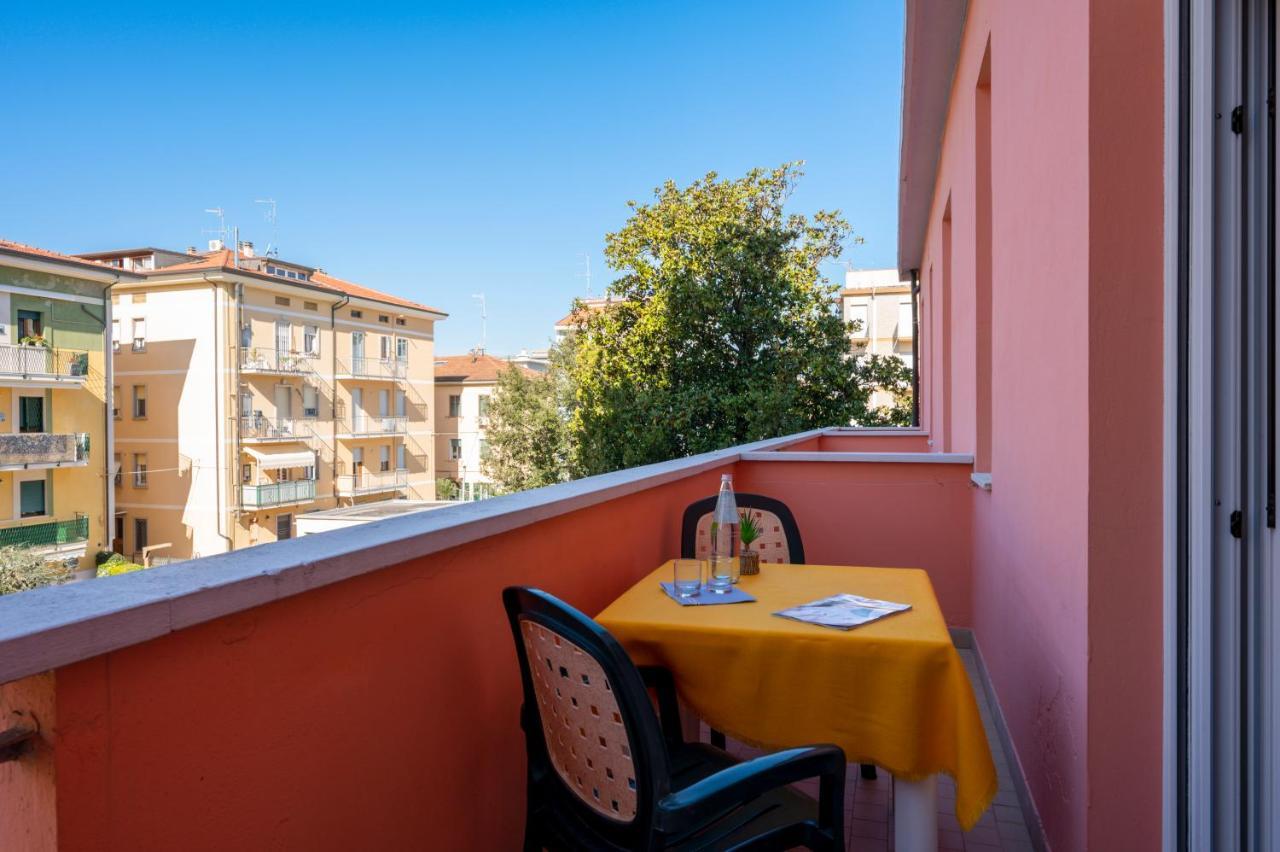 Amadei Hotel Blumen Pesaro Extérieur photo