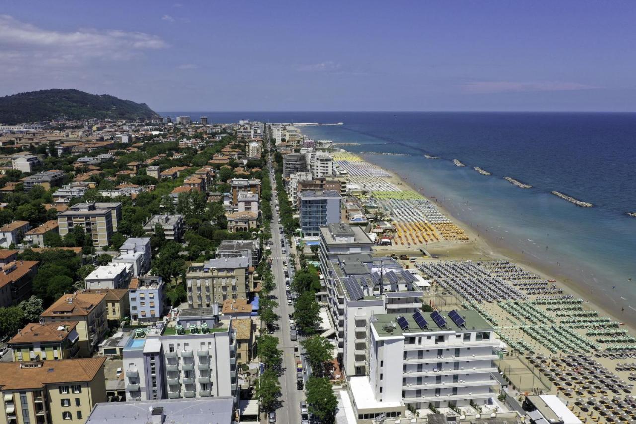 Amadei Hotel Blumen Pesaro Extérieur photo